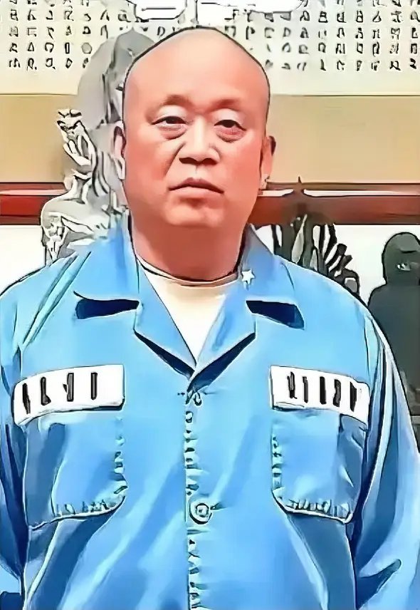 别再只盯着1.31亿不放了，这起事件的核心，远比一笔钱款更让人深思。三十年时间，