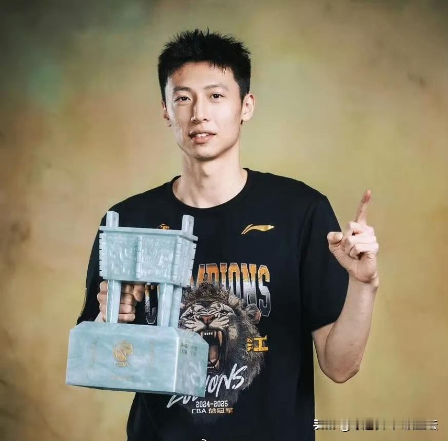 从“赵库里”到5.7分，12年广厦青春终散场！赵岩昊2年C类合同加盟宁波

CB