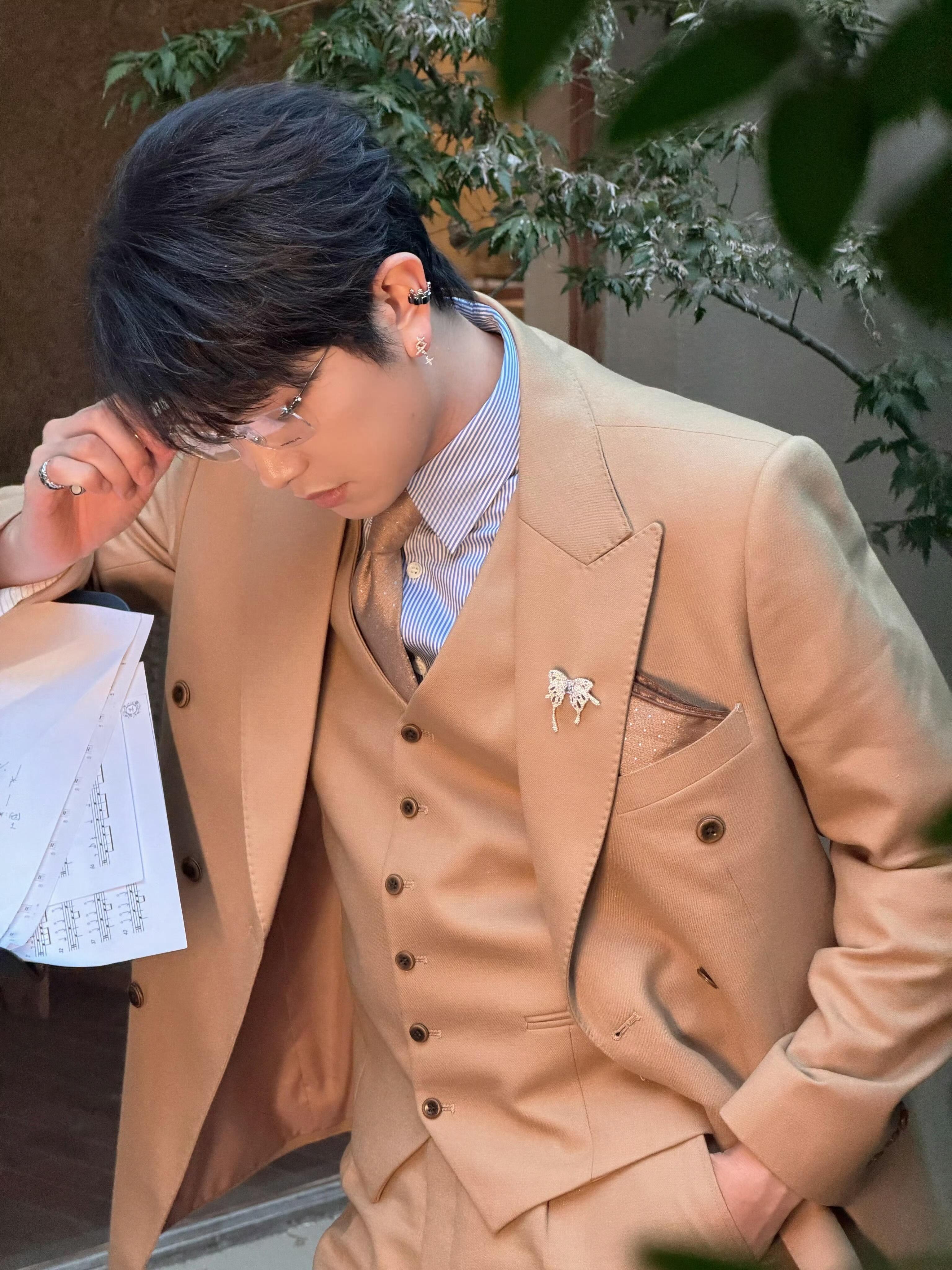 颜人中工作室 选造型这大概是最“叛逆”的宠粉方式——你们吐槽过的，我偏要拿出来让