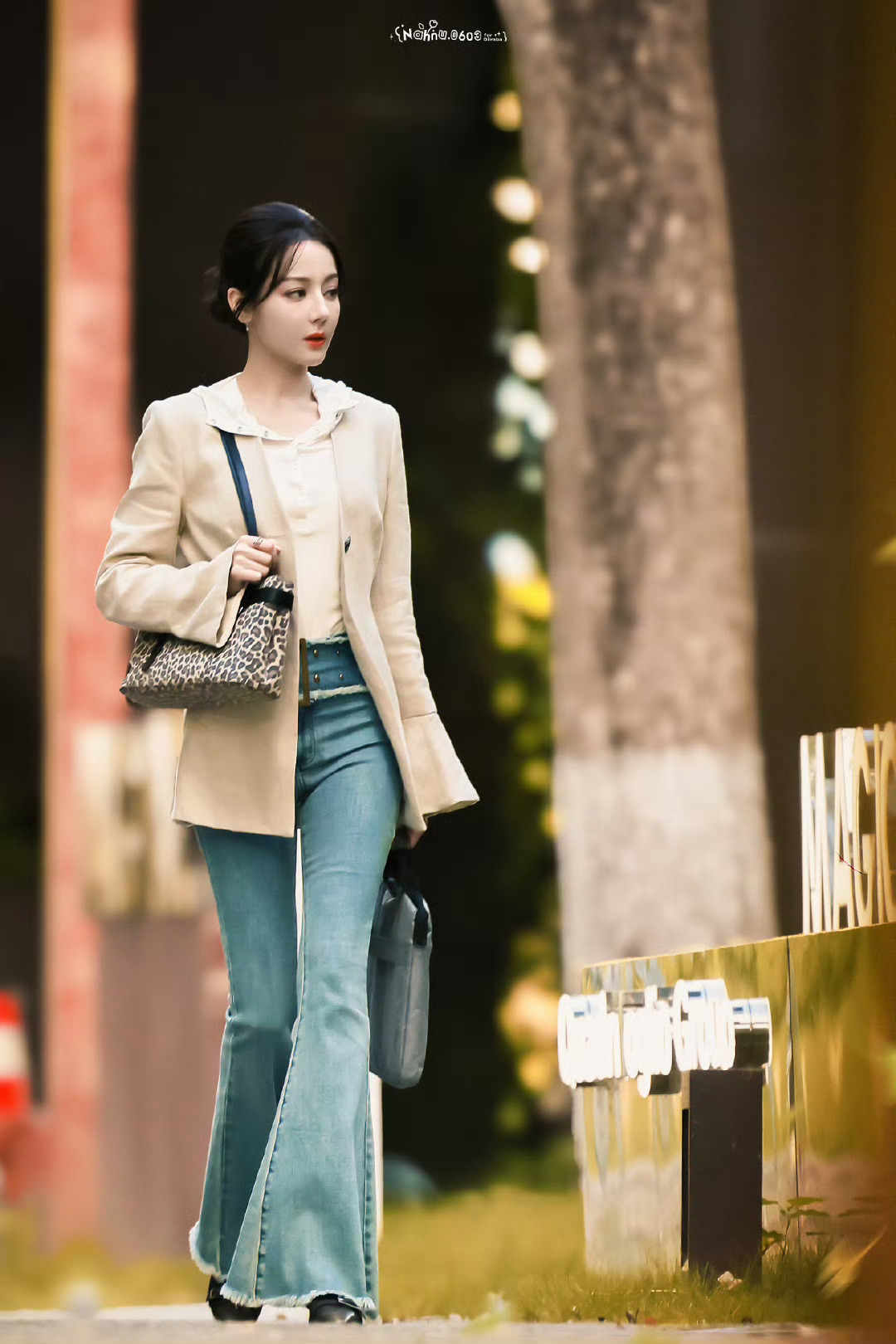 迪丽热巴路虎卫士全驭代言人迪丽热巴 dlrb 热巴开卫士 dlrb 迪丽热巴卫蓝