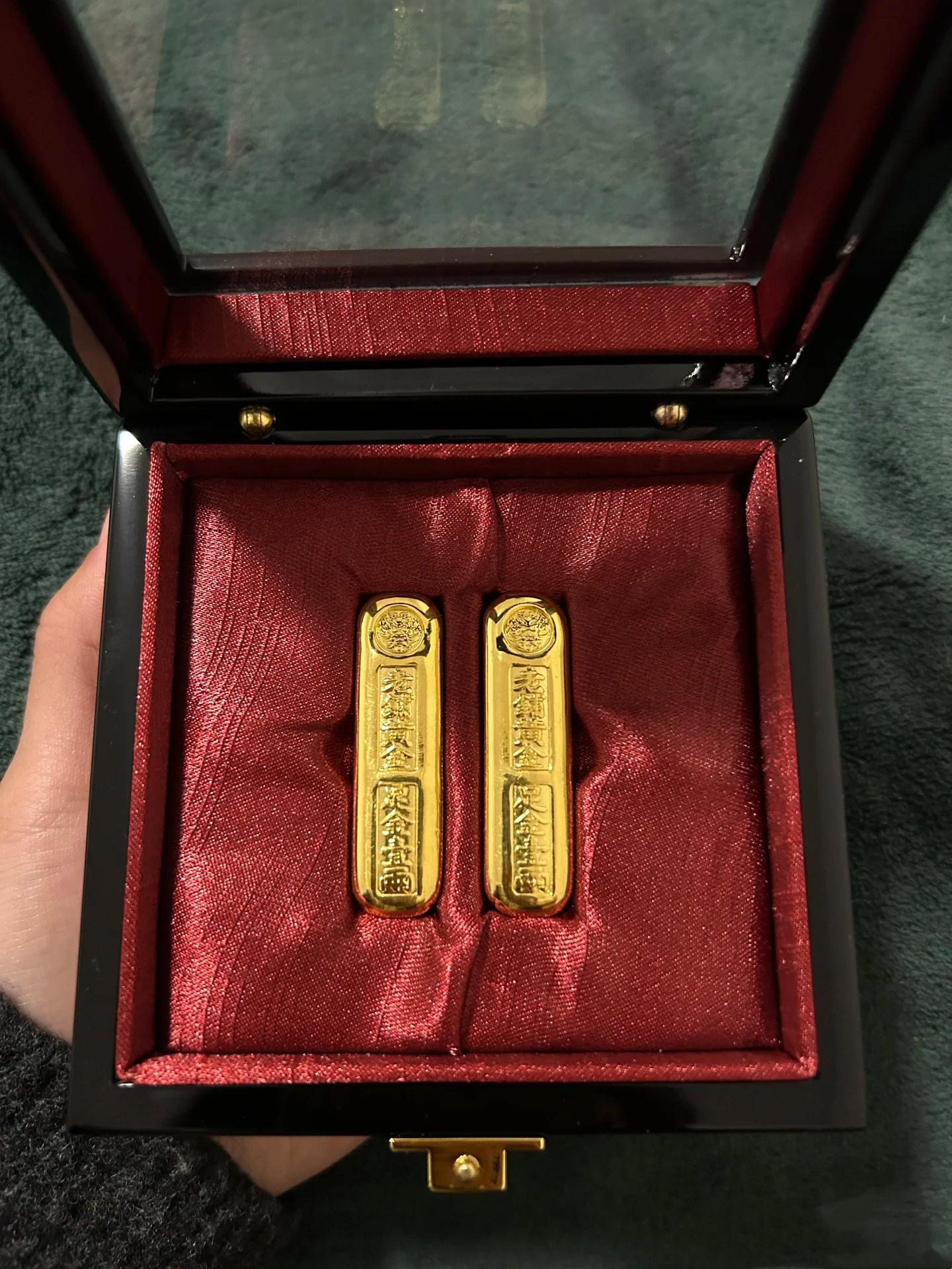 金条，恋爱必备神器。谈恋爱只要它出现了，这段感情就大概率要成了。爱情它会变化，金