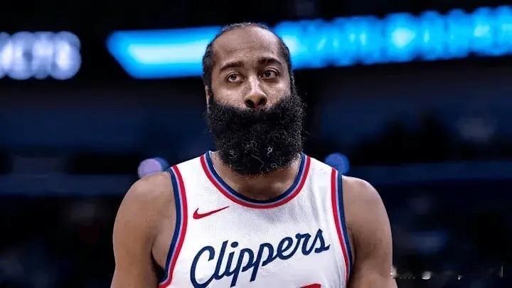 NBA官方今日更新社媒，公布了本赛季最佳阵容三阵名单。

具体为：凯德-坎宁安、