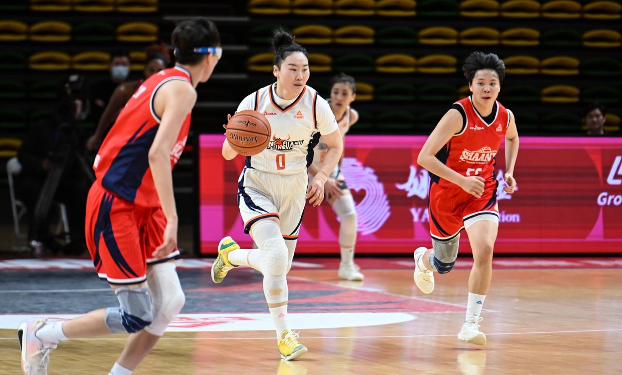 按数据给WCBA排常规赛最佳老将阵容

控卫：武桐桐，场均8.7次助攻，位居常规