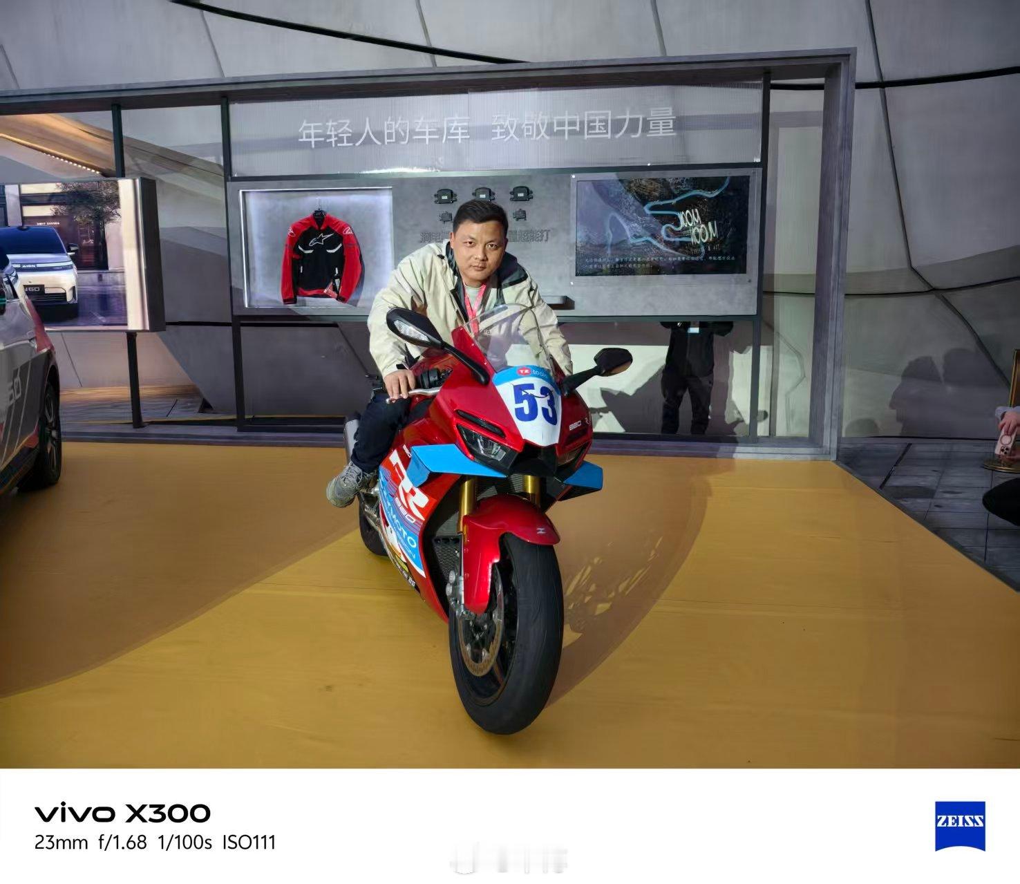 张雪机车的新涂装啊，那我这个刚拍的赛车款，就变成老款了吗？