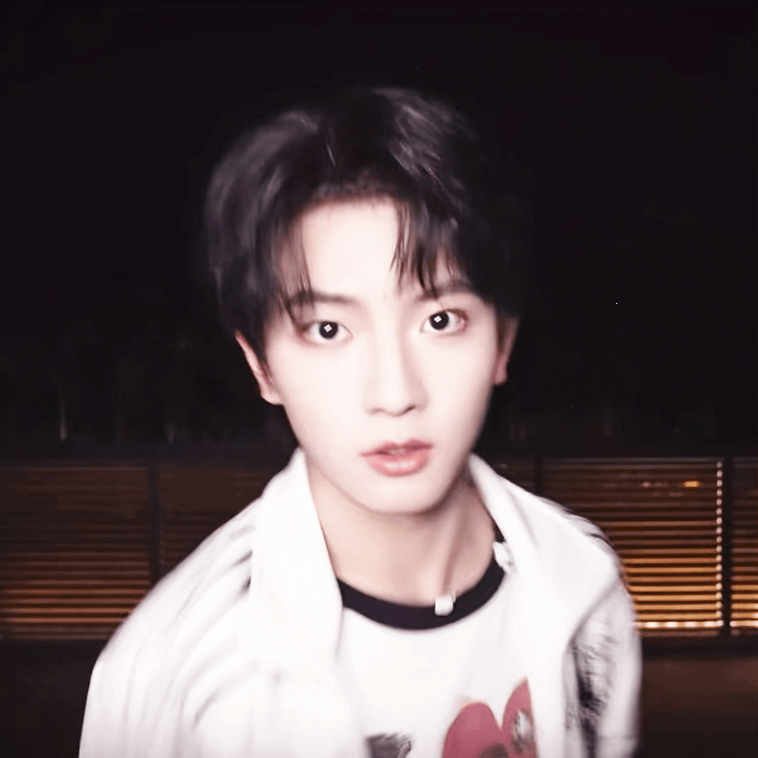 穆祉丞累得大喊邓佳鑫童禹坤 “又活过两圈了，我真棒！”穆祉丞是会给自己加油打气的