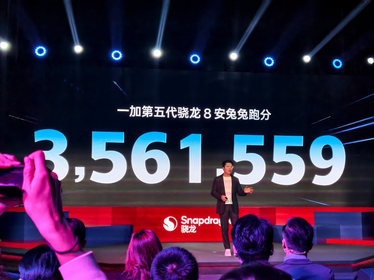 第五代骁龙8安兔兔跑分达到356分，在安兔兔跑分排行榜上仅次于第五代骁龙8至尊版