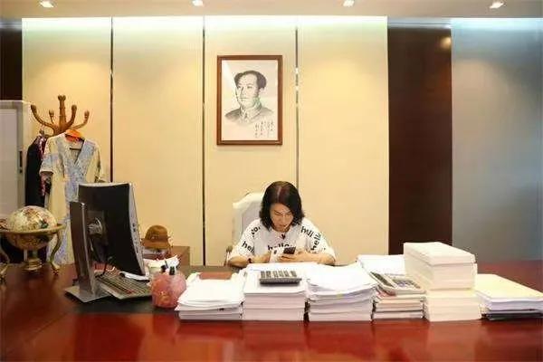 吃完董小姐的瓜，再去看董明珠，才会佩服得五体投地。董明珠不用海龟自有她的道理，现