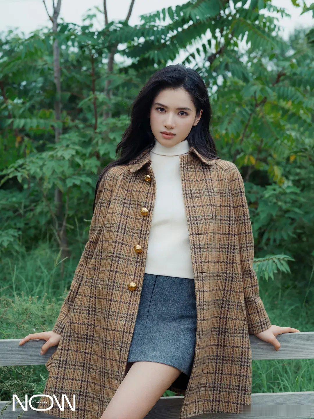 感觉张婧仪这一次的杂志特点没有突出，她有生命力的那种张力，反而把他拍的有点像之前