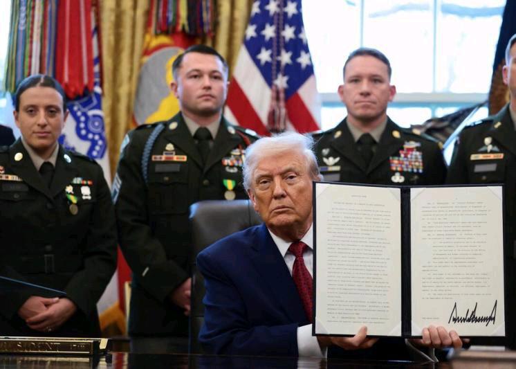 美国总统特朗普当地时间12月15日签署行政命令，把芬太尼与生产这种毒品的前体化学