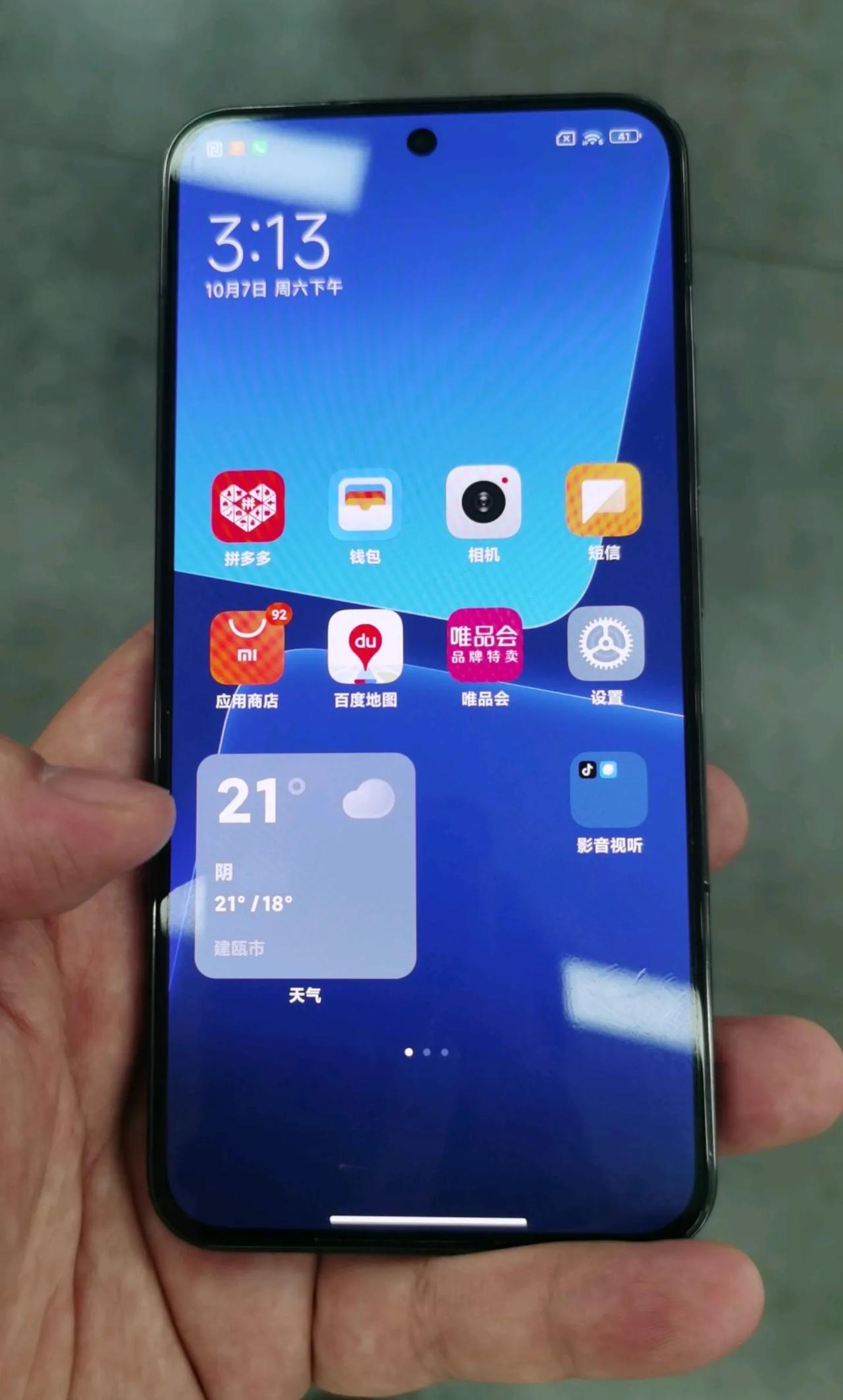 库克终究还是失策了，国产手机在系统流畅性上进行了疯狂发力，Xiaomi 13更是
