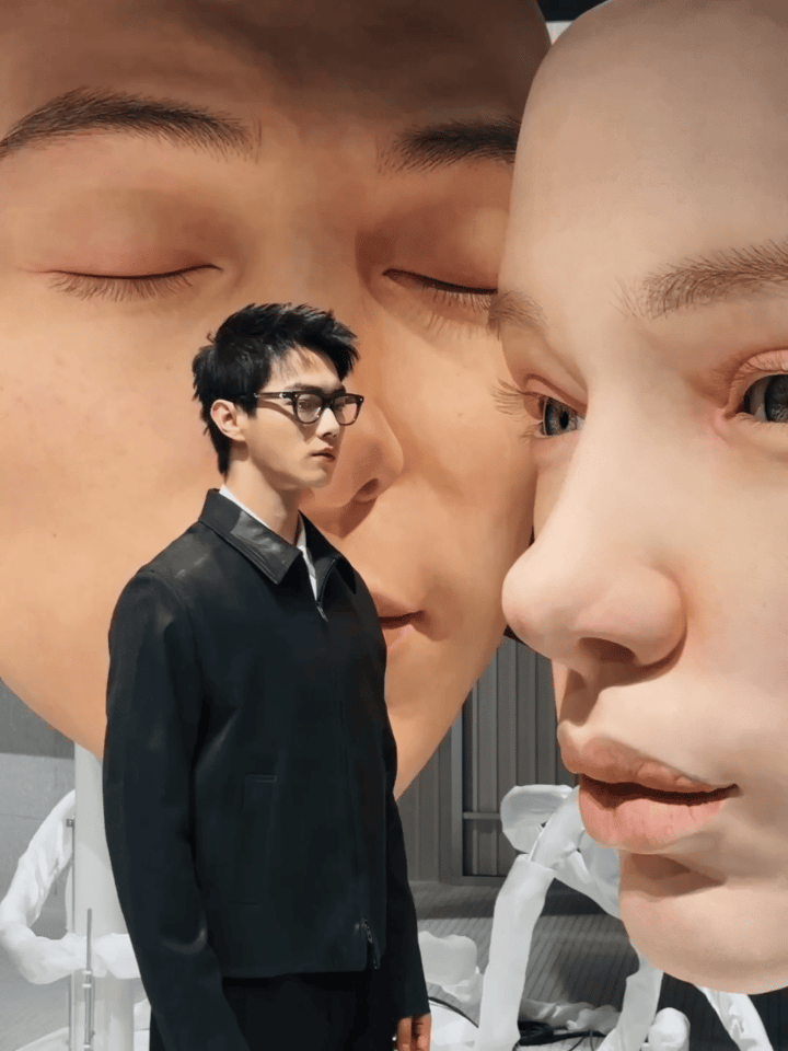 许凯被巨人脸模型吓到  许凯真的有点姿色[高分喷雾] 