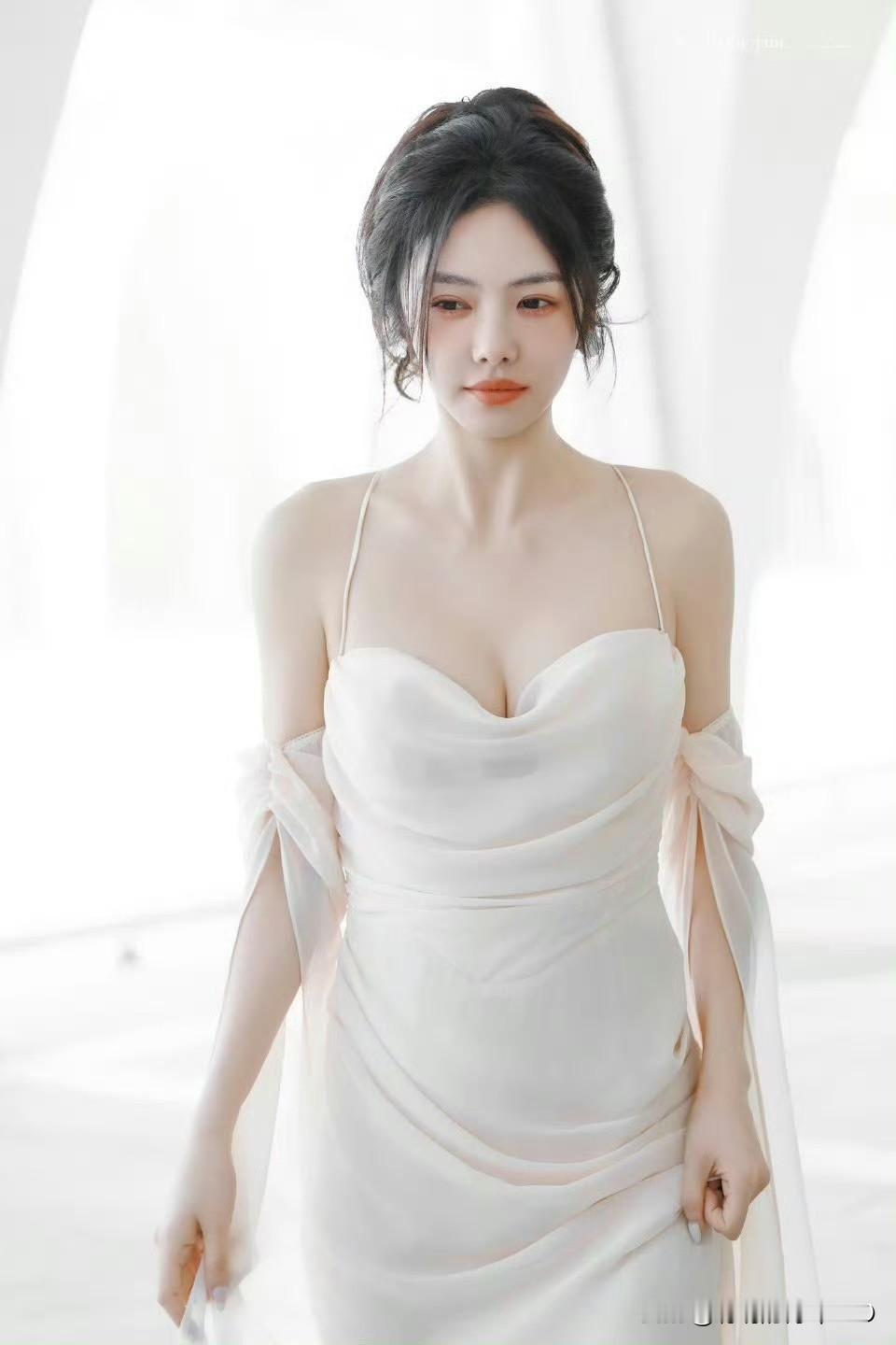 蔡文静的恬静之美