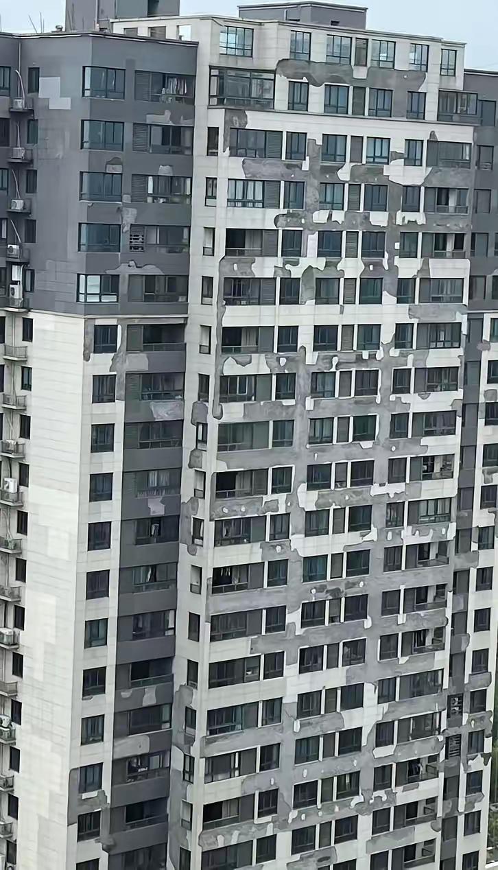 说真的，普通人家买到这样的房子，也够糟心的，明显是豆腐渣工程吗？内行人选房子 好