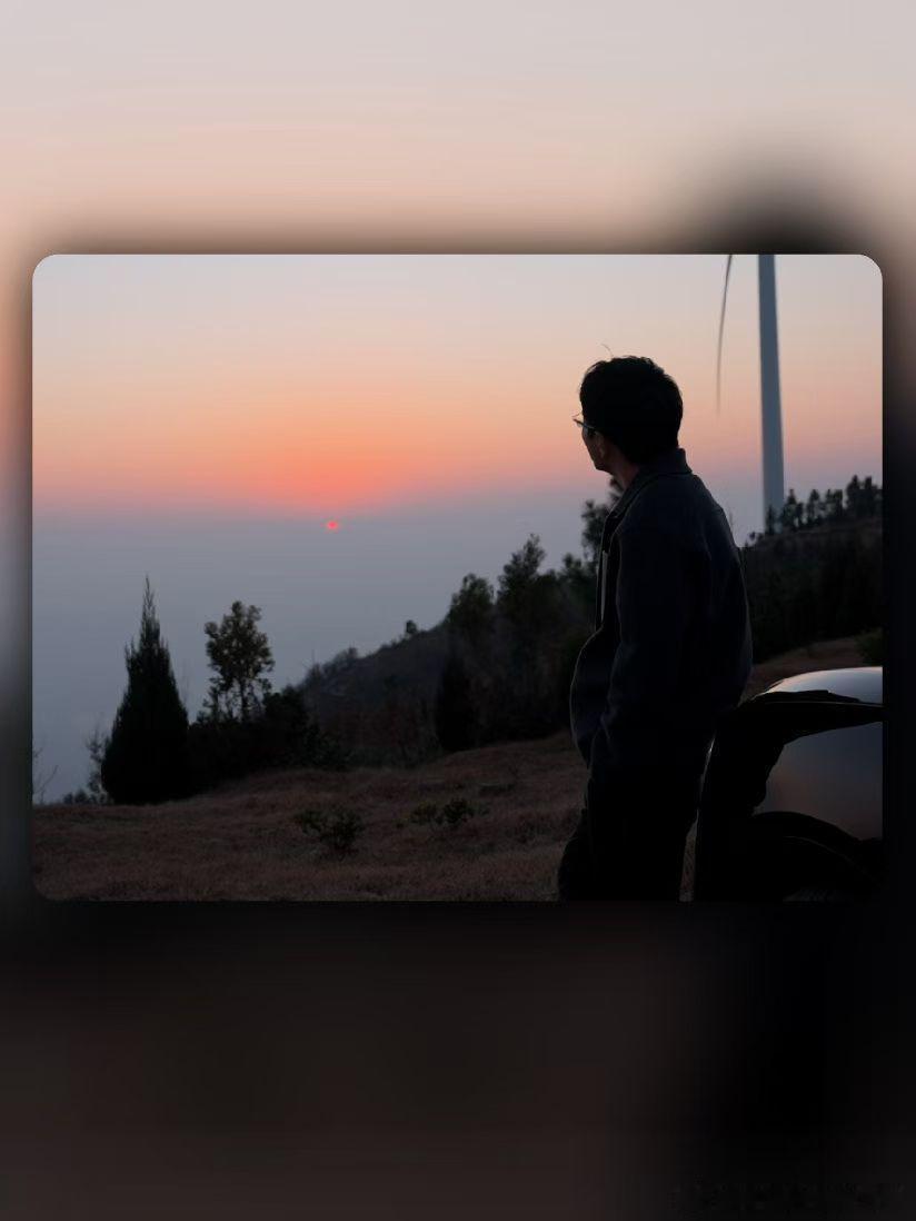 最近天气越来越好！打算找个周末出去露营了⛺️选个山顶看看日落🌄 