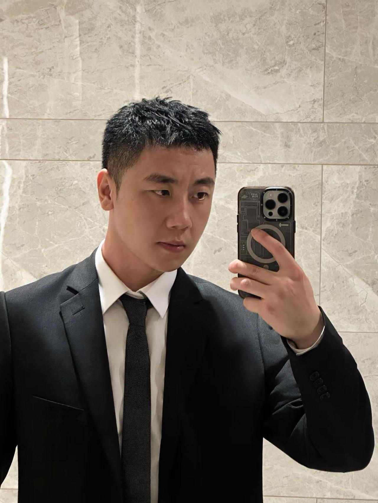 黑还是蓝？今日正装look 西裝日常 工作日常记录 介绍一下我老公