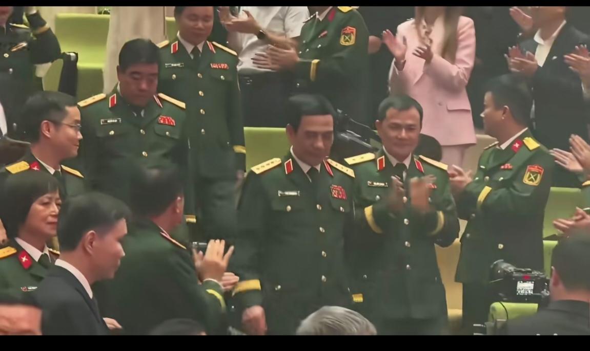 越南军方一号人物潘文江的成长历史
 
潘文江，越南现任副总理兼国防部长、中央军委