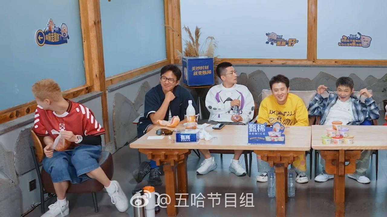 邓超鹿晗会不会表现的太隐晦了邓超鹿晗死嘴快憋啊哈哈哈哈哈 被看穿的超哥鹿哥，角落