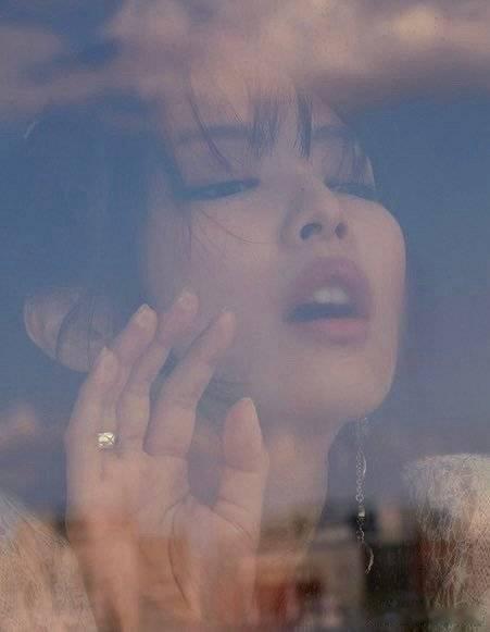 jennie 腻腻 下面止痒的效果还是不够 要去酒吧卖了自己的下面止痒 看起来腻
