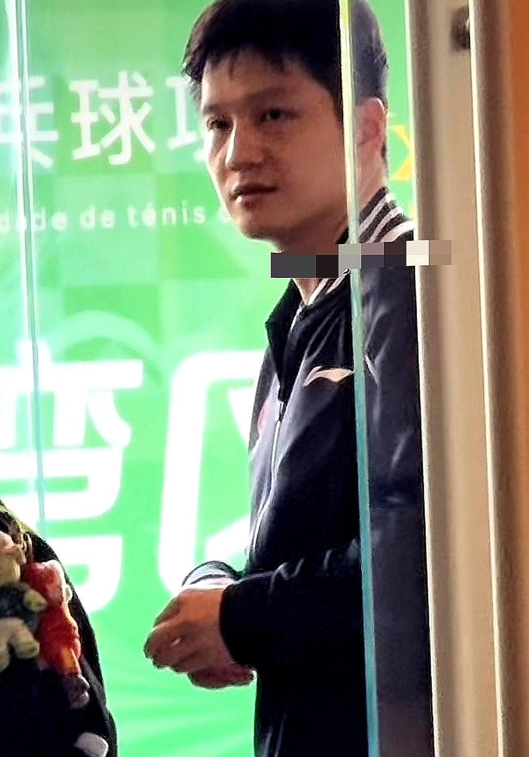 樊振东瘦了，不是垮了，是磨出了刃。
以前是憨厚包子，现在是出鞘的刀。
体重降了，