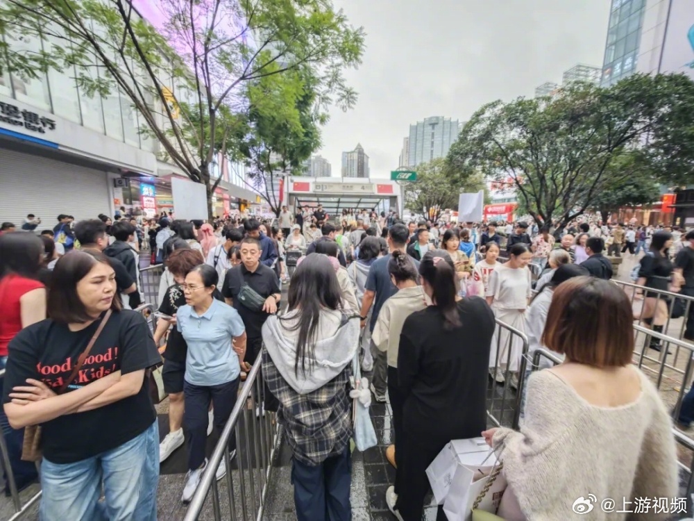 #国庆重庆轨道运送乘客超2939万人次#【国庆假期重庆轨道交通运送乘客超2939