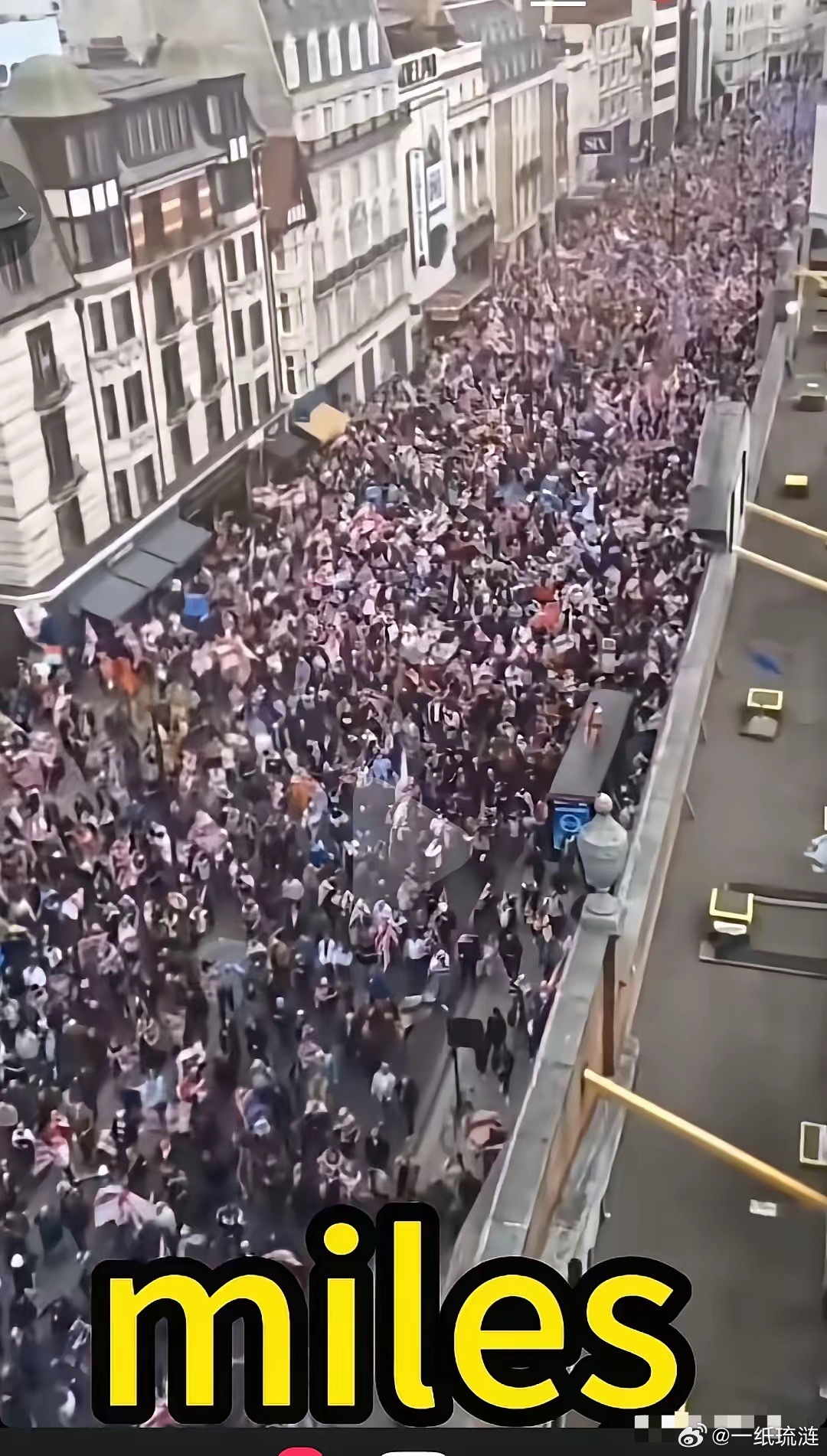 种族撕裂引爆英伦风暴！英国开始大游行了，导火索就是那个18岁白人大学生被印度裔锡