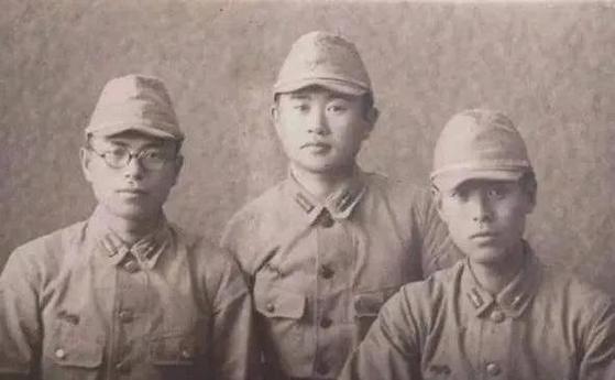 1944年，冈村宁次侄子在山东潍坊被八路军俘虏，冈村宁次用40余名被俘干部用以交