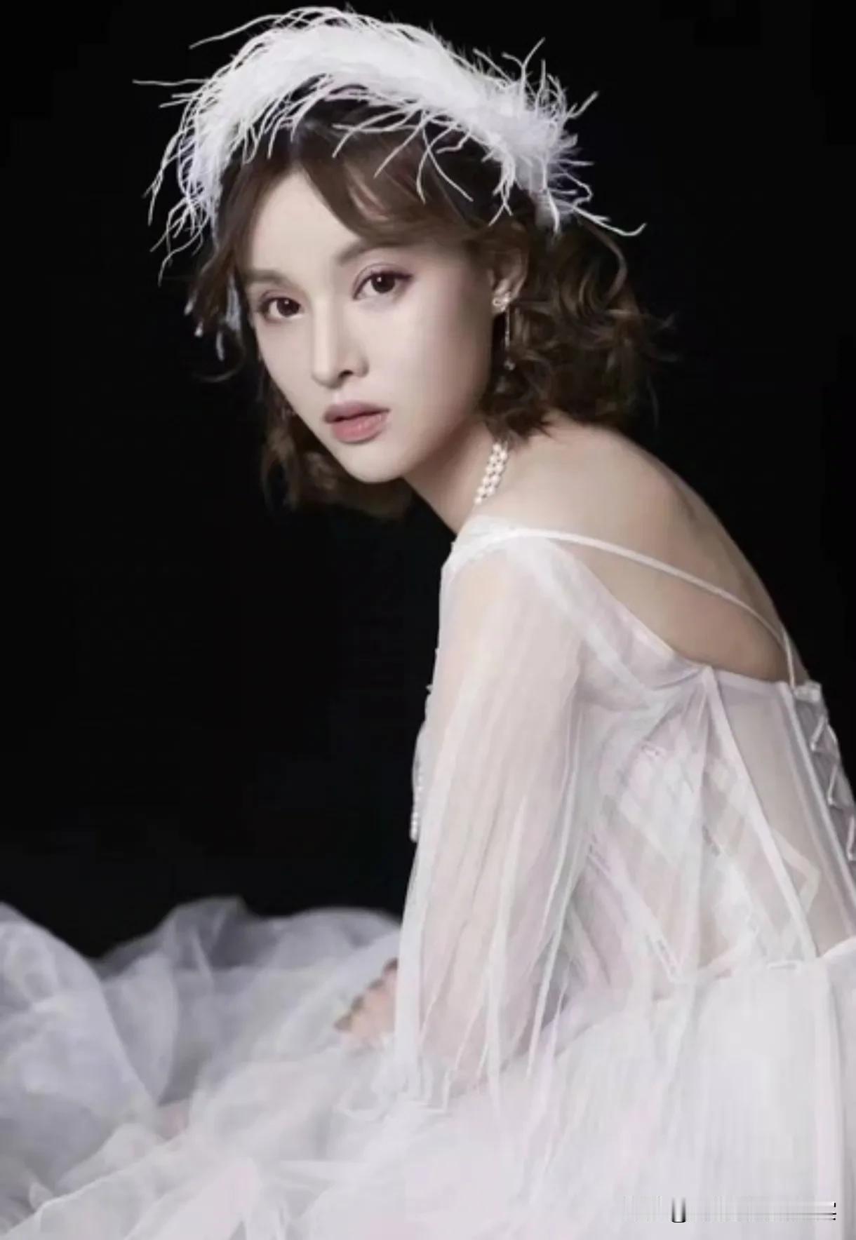 感情的背叛似乎屡见不鲜。许多女人在经历了信任的破裂后，常常会陷入深深的痛苦和迷茫