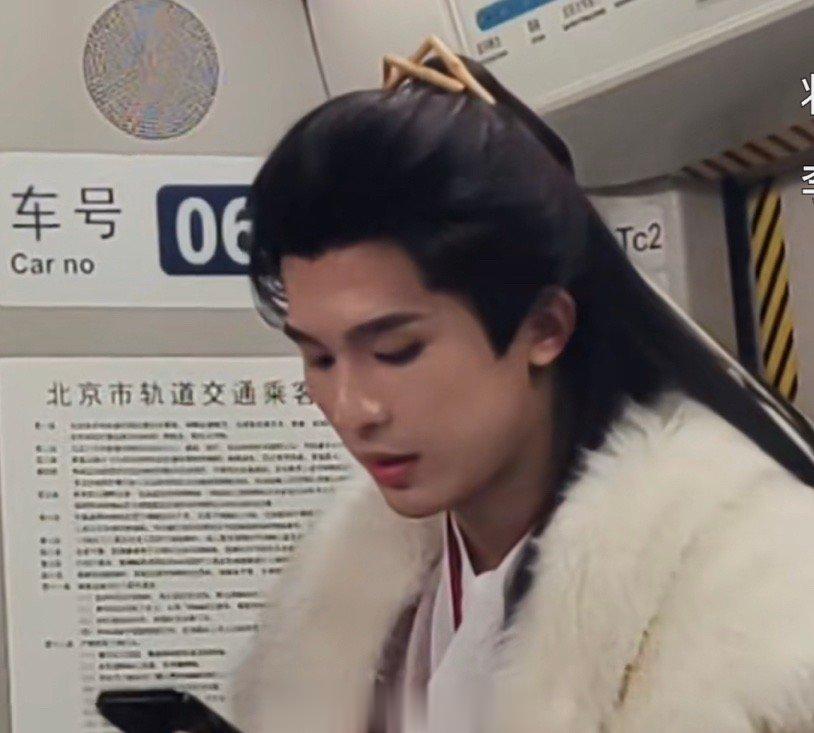 这个模仿李莲花的男孩纸是不是还蛮像成毅的[笑cry]可以出道的水平有木有#李莲花