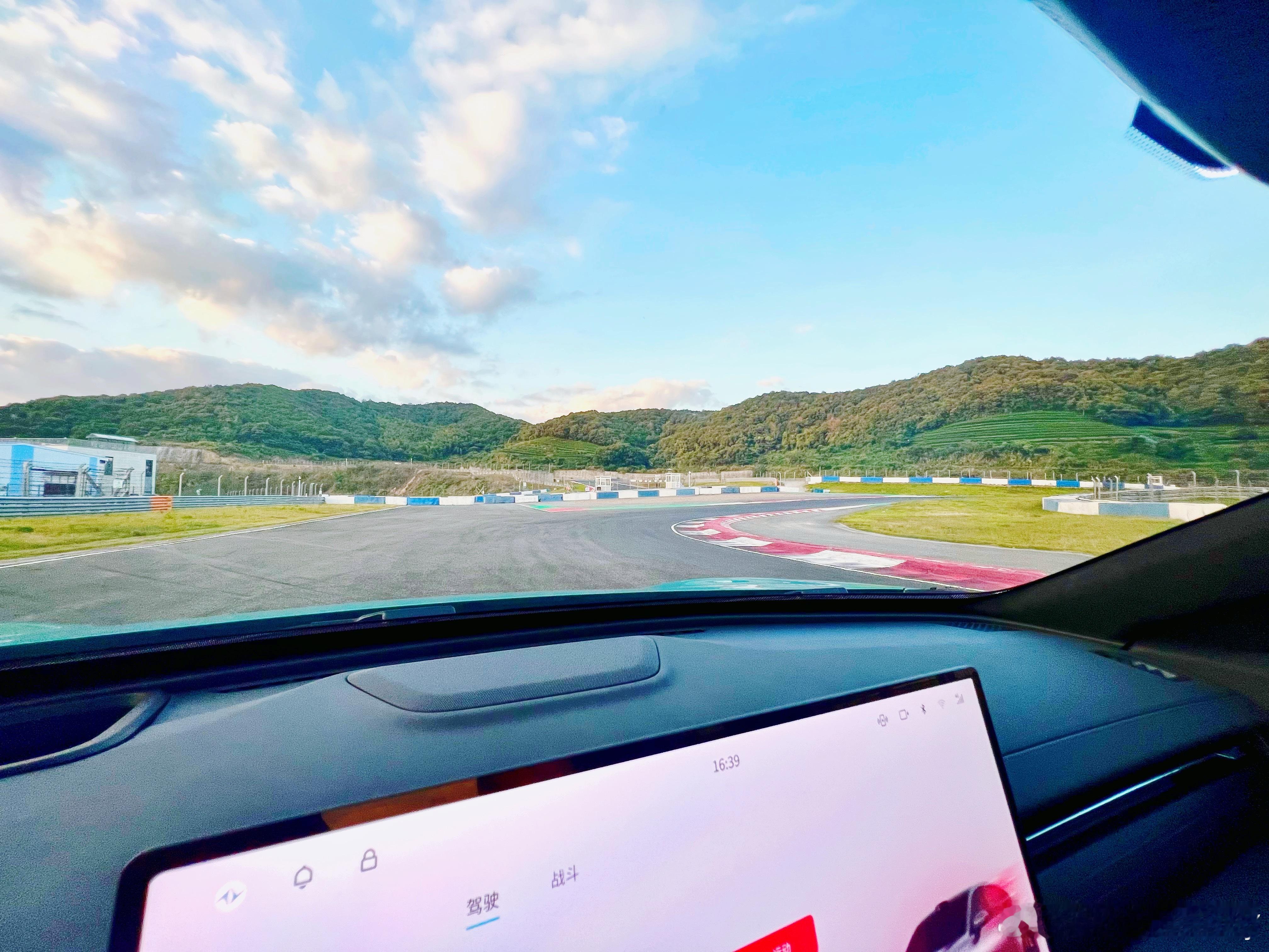 油门焊死就是冲[doge][doge][doge]  ​​​