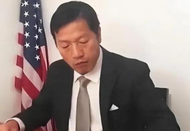 2018年，东北一高校教授卖掉北京房产，携领全家赴美定居，走前怒放“豪言”：中国