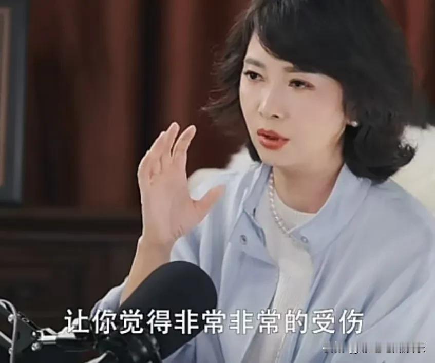 向太10岁那年撞见母亲偷人，结果母亲叫养父揍她，她也没有出卖母亲。

年纪轻轻被