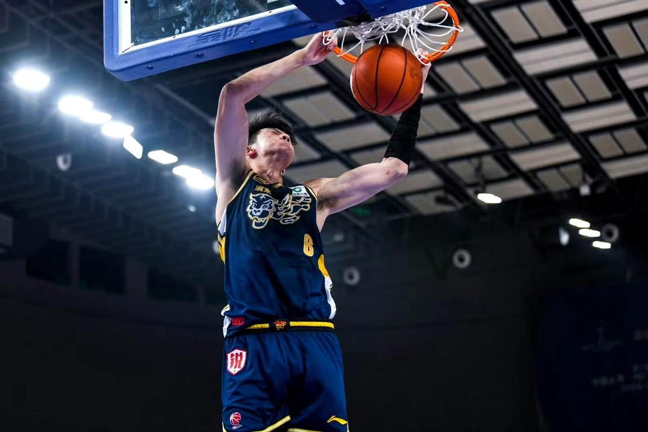 有徐昕的成功案例，广东应该也把黄明依租借出去，留在广东基本没戏

广东队曾经两个