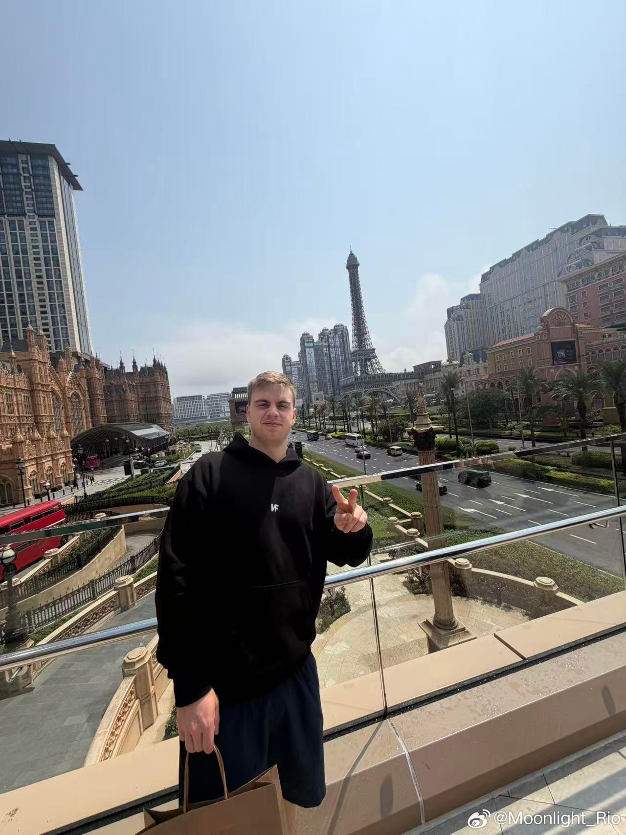 莫雷加德：世界杯进展得非常顺利!比赛之余，还有时间稍微观光了一下，而且周六的四分