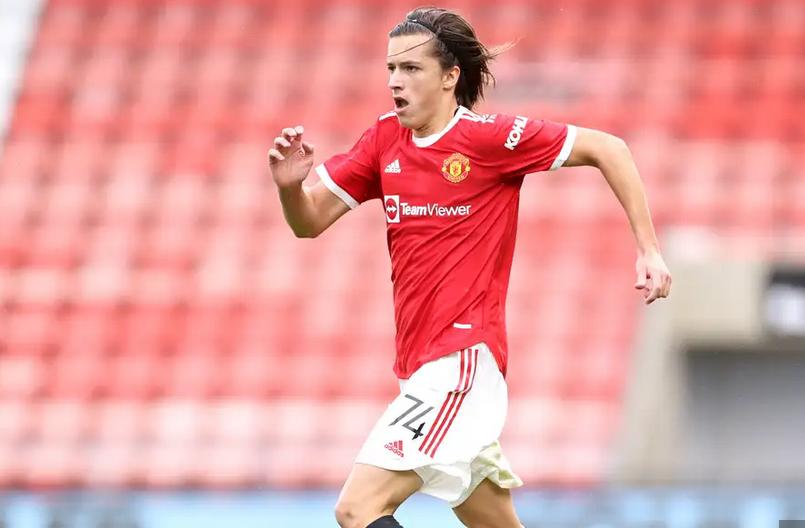 夏窗升级中场还是边后卫？曼联不好选啊
曼联现在的两边卢克肖和达洛特，卢克肖本赛季