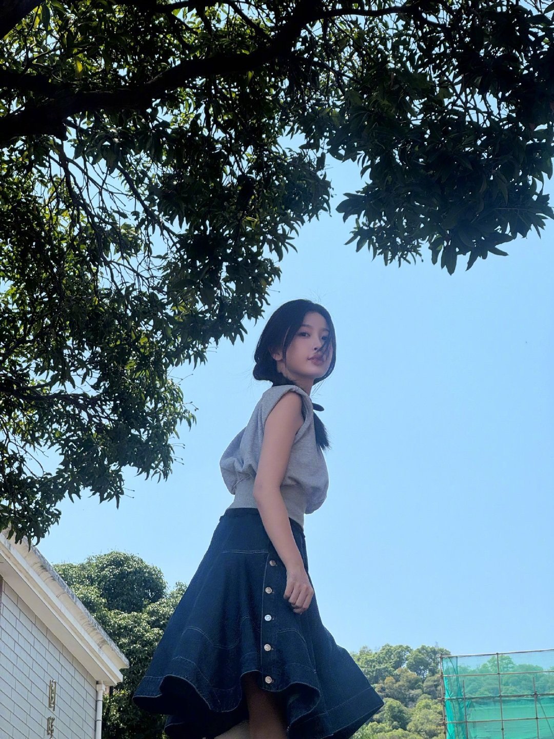 虞书欣牛仔裙look随拍虞书欣宏景八中小日常随拍灿如繁星 宏景八中小日常 ​​​