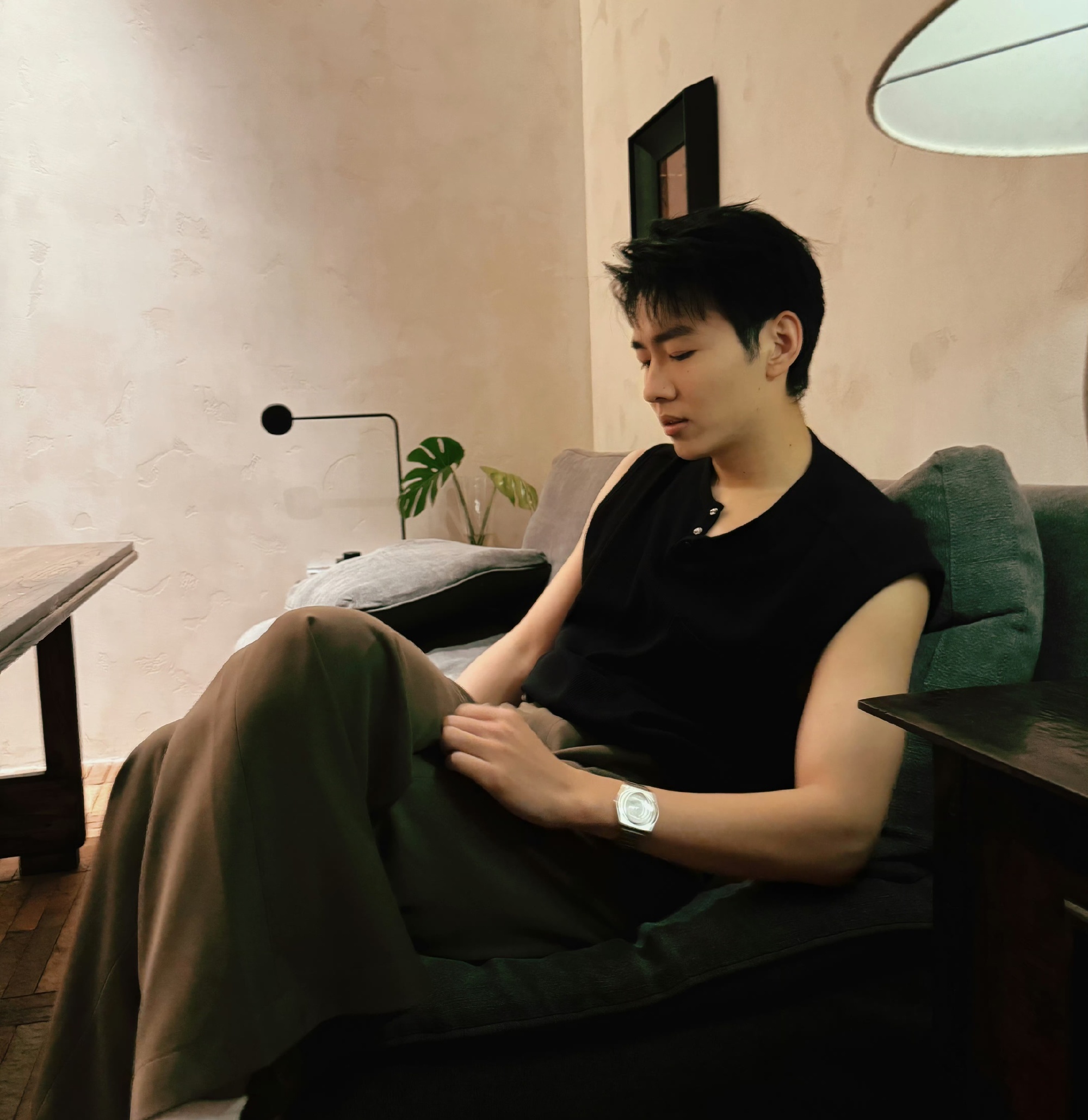 赵牧辰大厂打工的一天 赵牧辰的工作日常很轻松惬意，有被赵哥帅住，魅力点拉满，生活