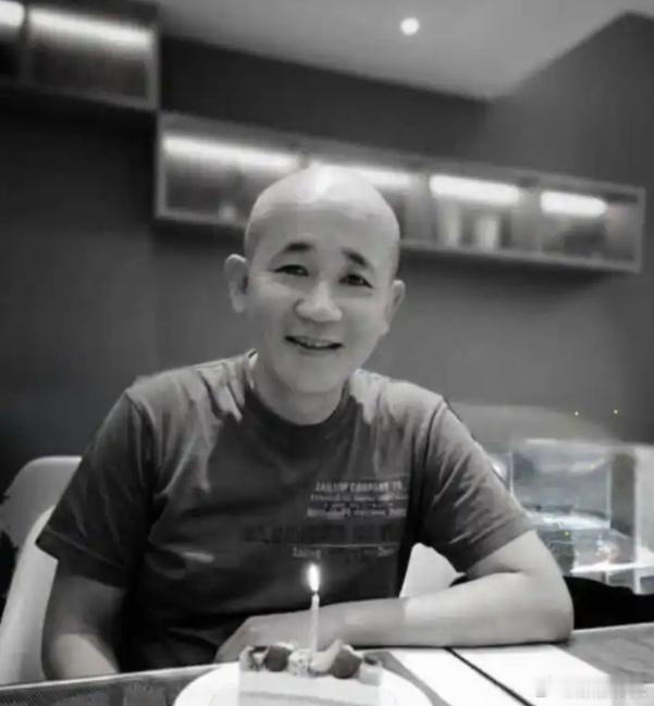 何宝荣讣告何宝荣设灵 据港媒，资深电影摄影师何宝荣6月21日离世，其遗孀何梁曼仪