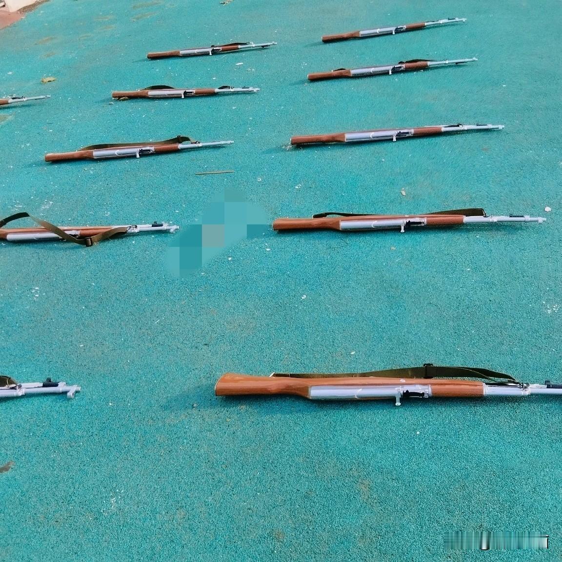 今天大风，显示蓝色预警。
老公说：你跑步能挣钱就好了。我说：不去医院花钱就等于挣