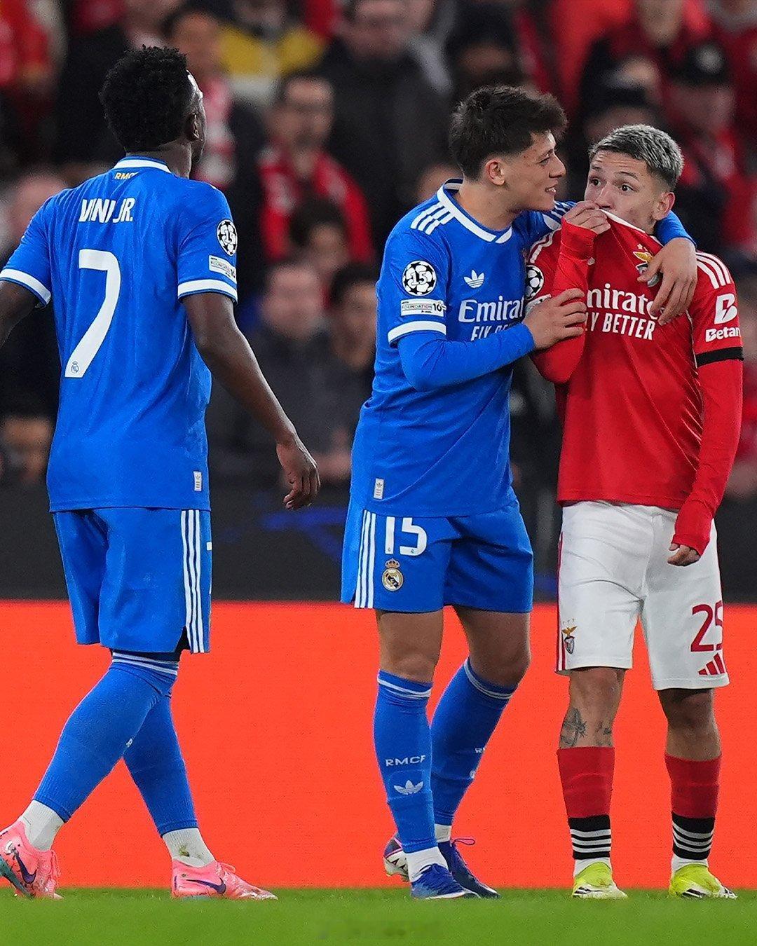 本菲卡0比1皇马 在今晨欧冠附加赛首回合本菲卡与皇家马德里的比赛中，🇧🇷皇马