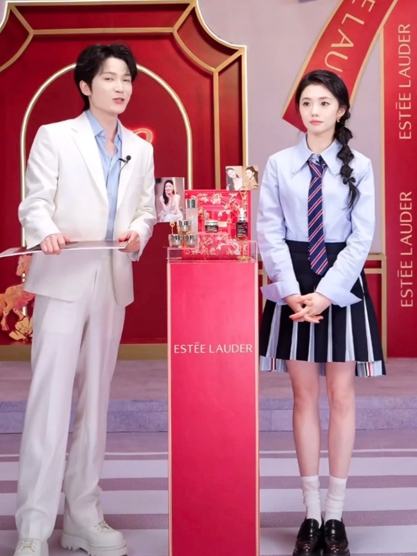 这个身材比例对吗又被这个存子的身材比例震撼到惹！！！ 