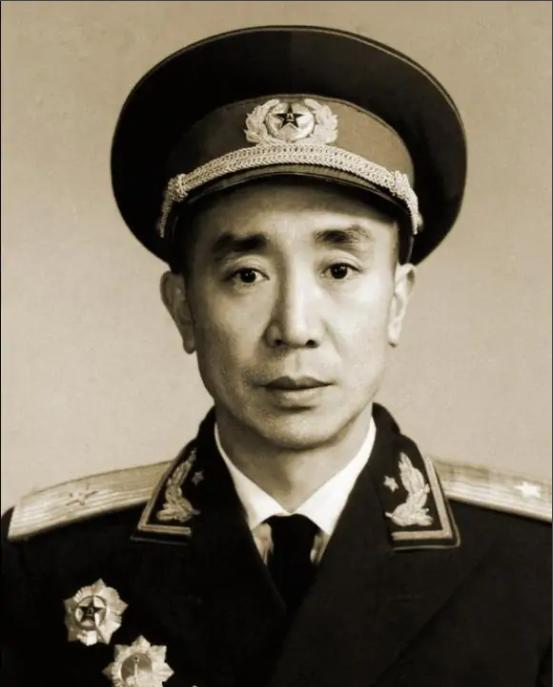 开国少将江腾蛟是湖北黄安人，对家乡很是照顾，自己也常回去。后来他被抓入狱，妻子也