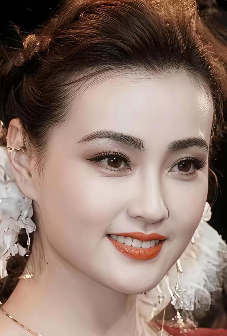 这是刘晓庆么？她的照片中的天花板?如何形容她的美？