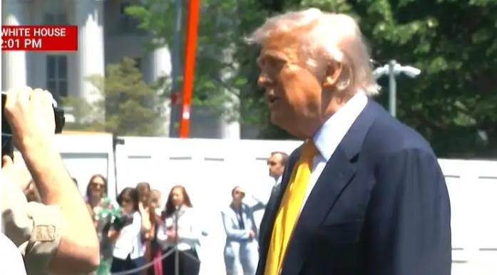 对账之后有点懵了，美国政府现在有30多万亿的欠账，但美国政府不负责高等教育，医疗