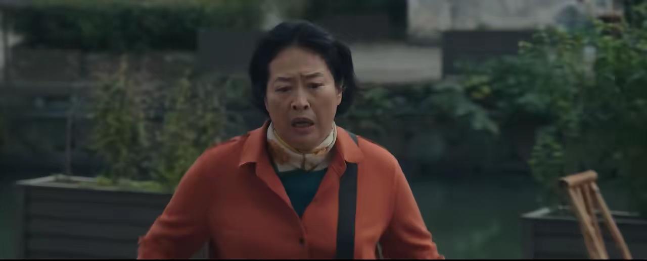 发现没
喻静香是个很“拧巴”的母亲
她好像很大爱
爱每一个孩子胜过她自己
又好像