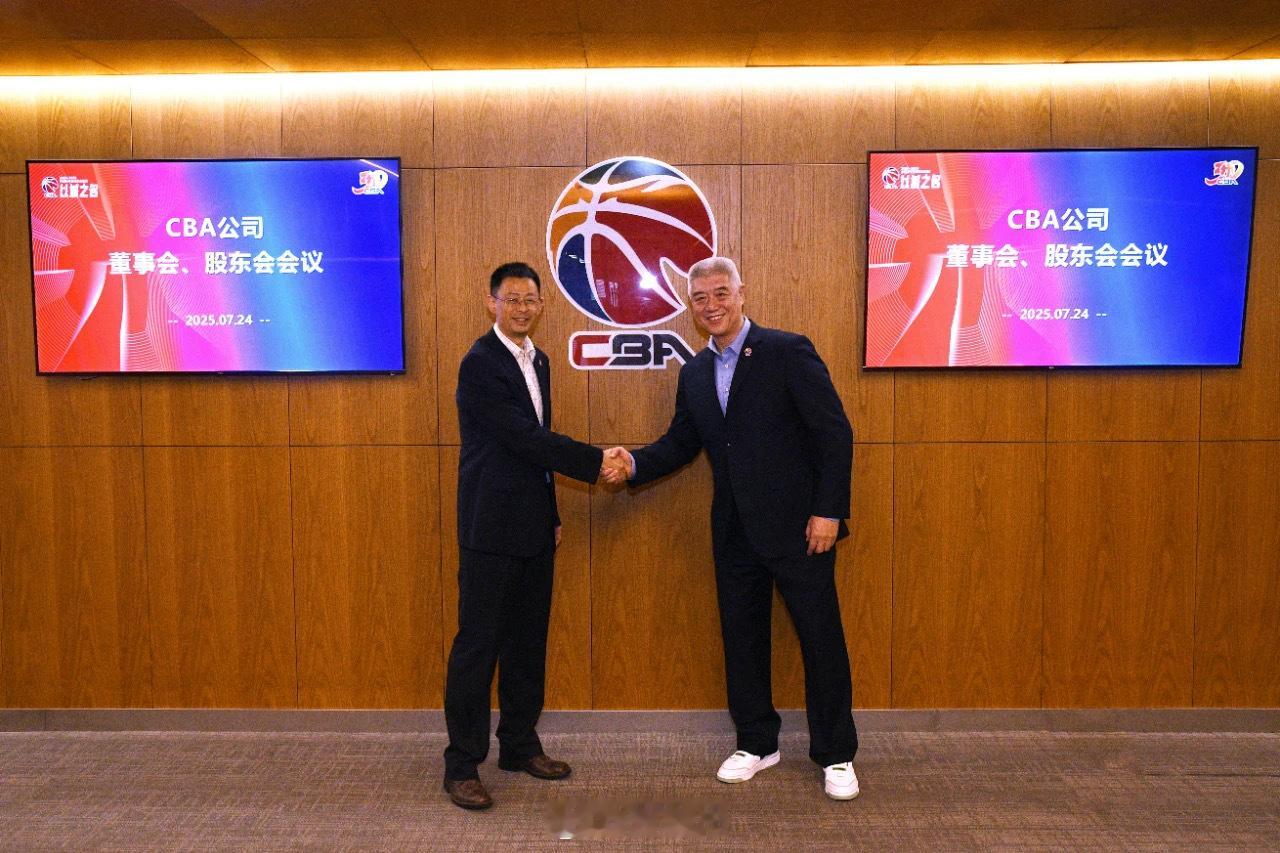 CBA公司宣布，中国篮球协会副主席徐济成卸任CBA公司董事长，由国家体育总局篮球