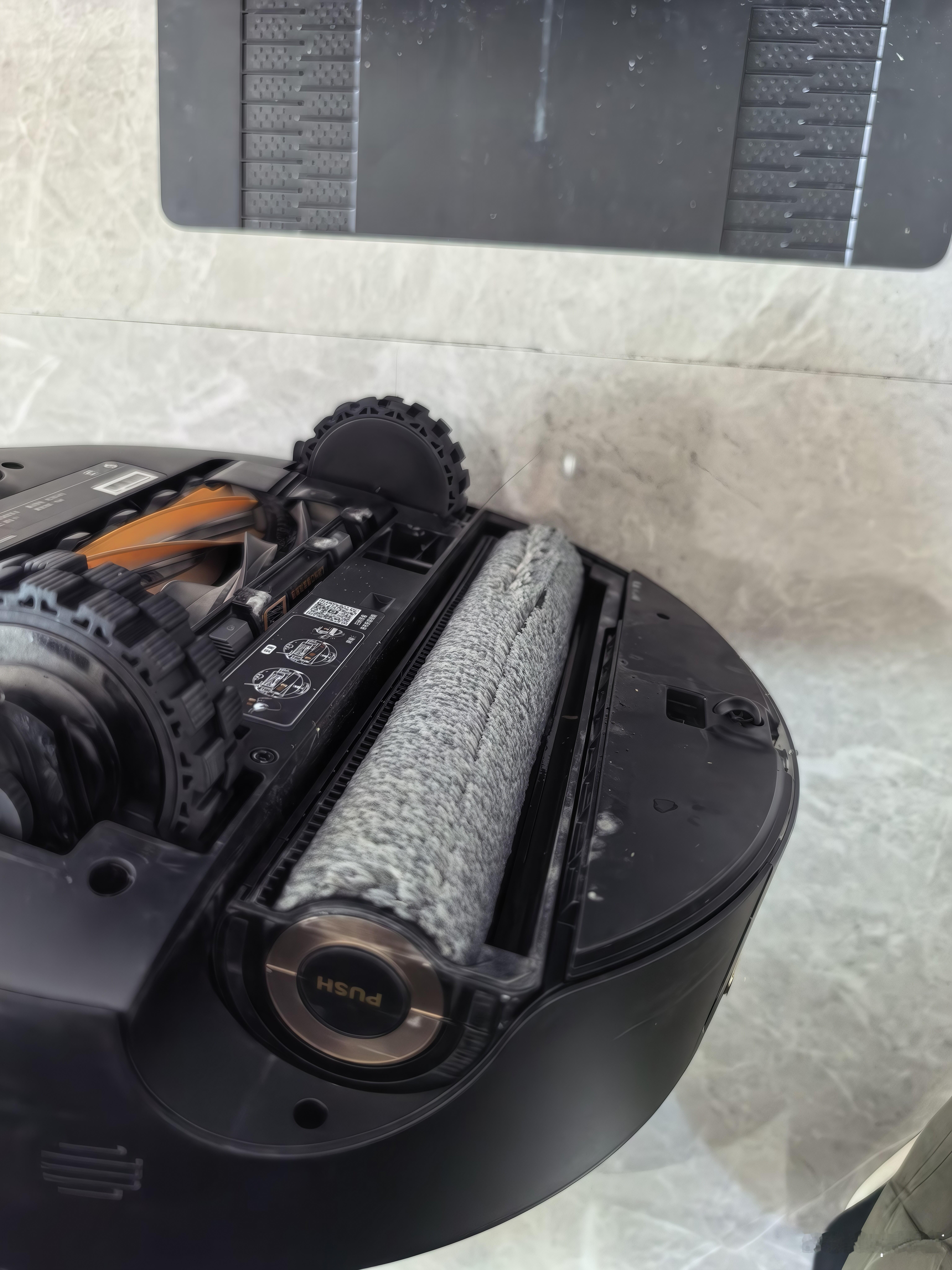 刚买回来的追觅X50Pro滚筒版不到一个月一直有滚筒翻盖无法正确回收我看了一下，