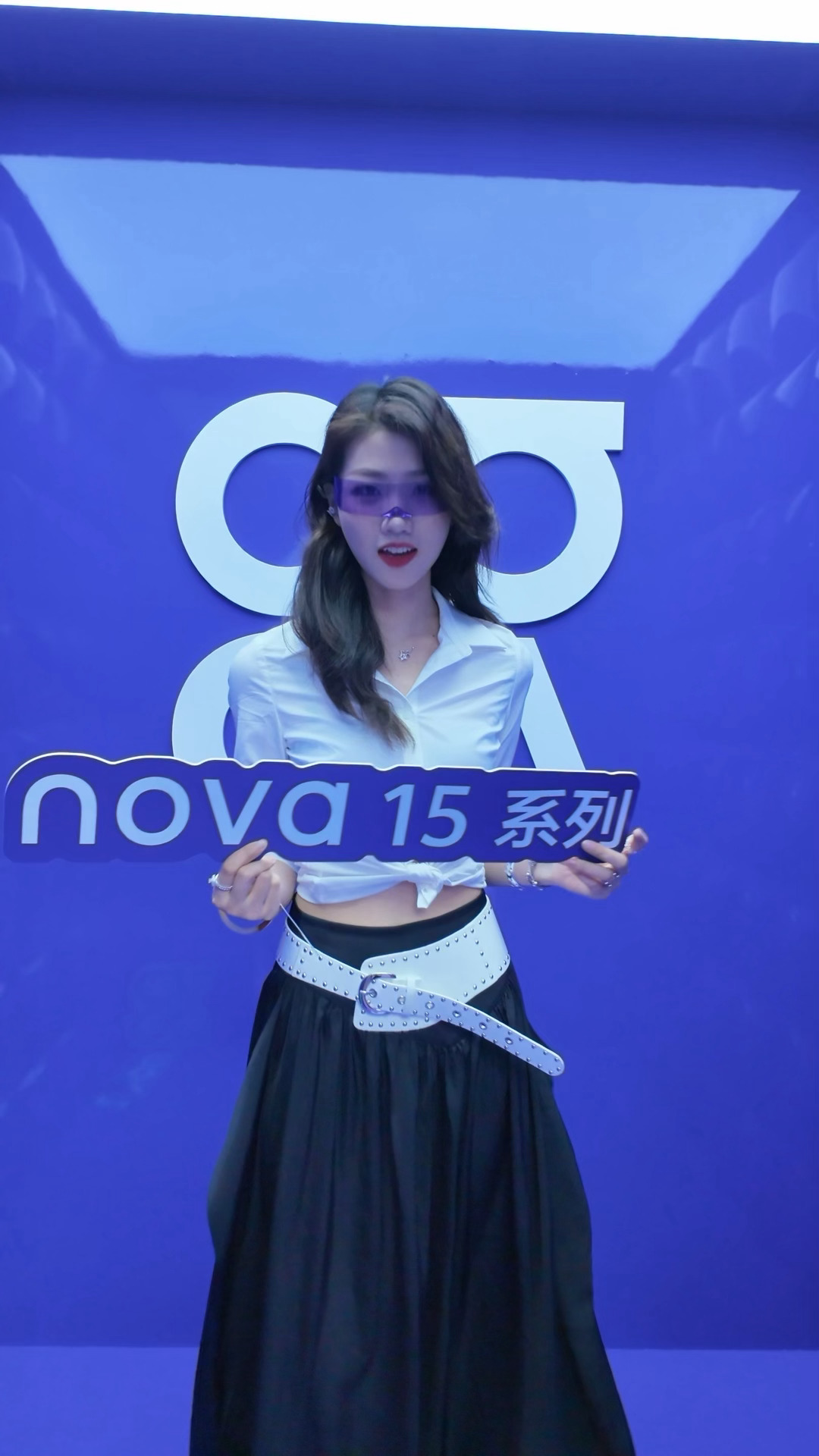 华为nova15  在科幻潮流这块现场场馆出片率100%，前后双红枫的华为nov