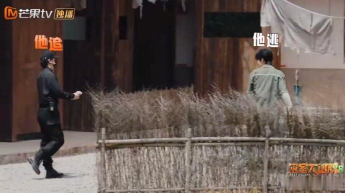 张真源密逃没有一处不好笑密室大逃脱单线任务开局就制造满满笑点，面对 npc 追逐