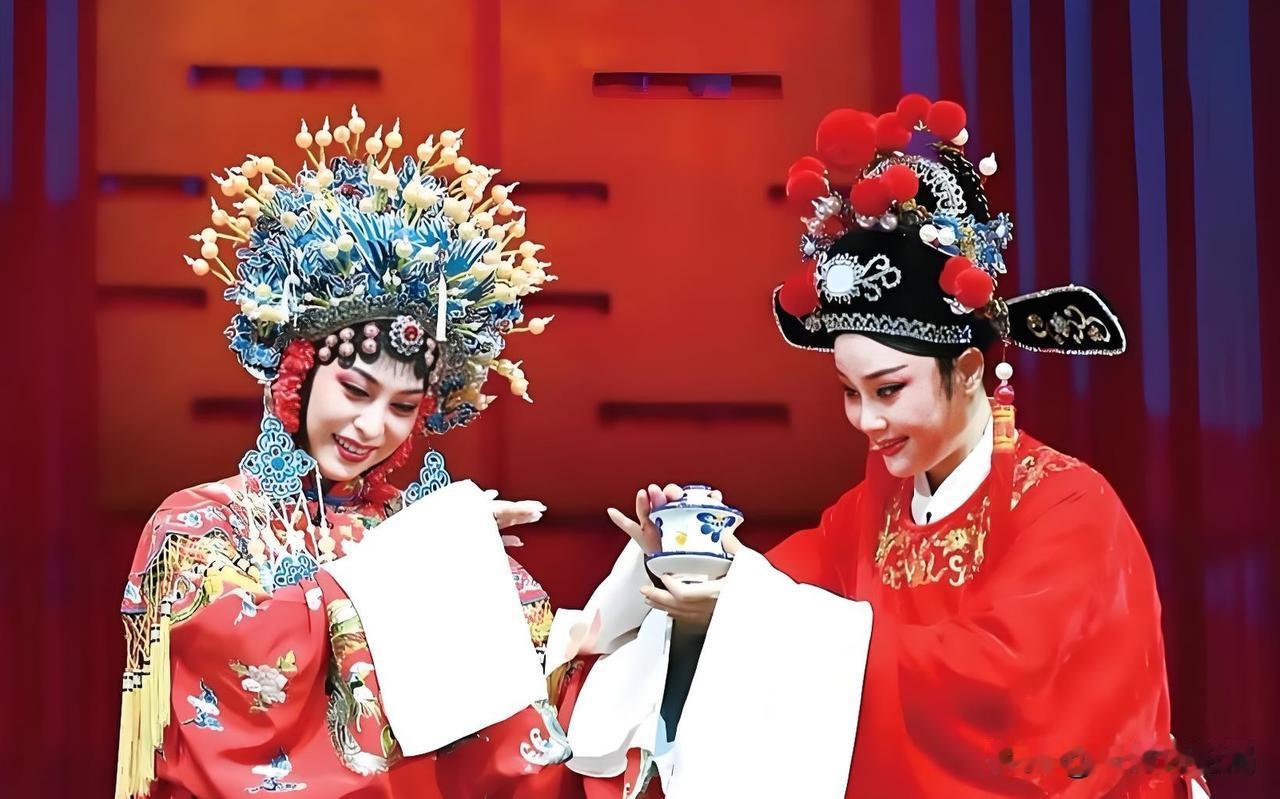 关于黄梅戏发源地，湖北、安徽两地争个不休，甚至恶语相加。如何平息这场黄梅戏起源地