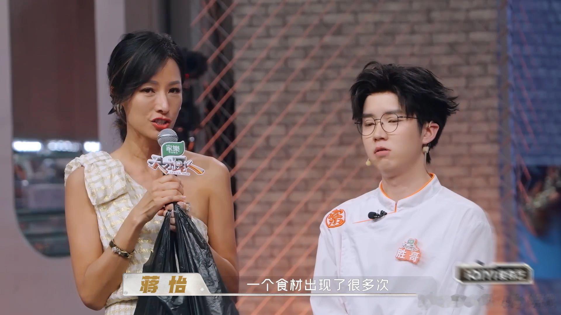 给阿嬷的情书让潮汕菜翻红天才厨人 这部影片全程铺满潮汕烟火气，镜头里频频出现橄榄